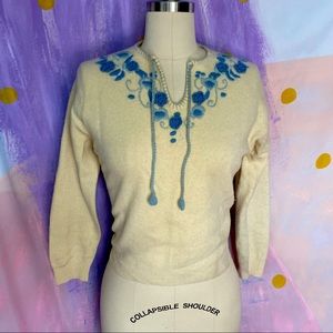 VINTAGE 50s Cream & Blue Lambswool Cropped Sweater